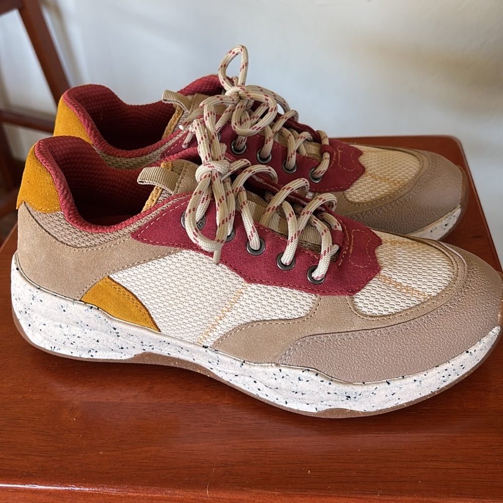 Taos women’s Advance outdoor shoe

Brand new without tags